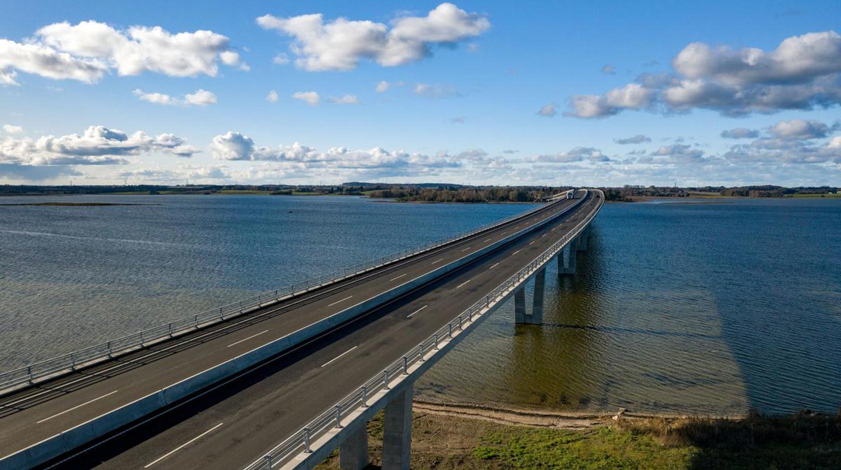 Illustration af en Als-Fyn forbindelse tæt på